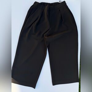 Donna Karan Classic Black Wide-Leg Cropped Pants